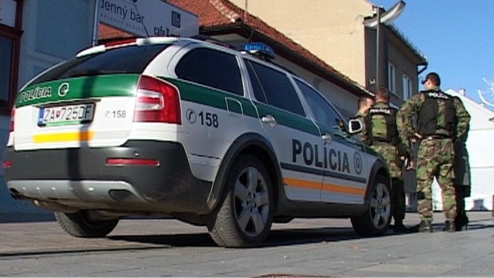 policajti_pred_autom